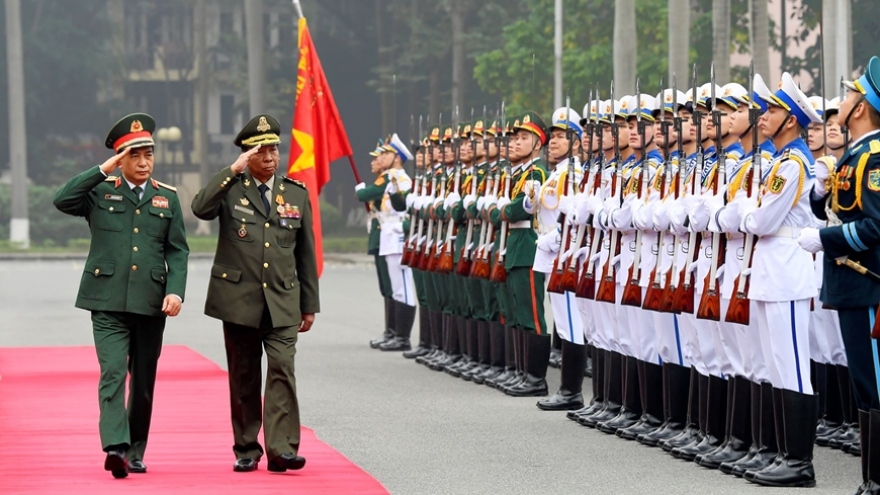 Defence Minister welcomes Cambodian General on official visit